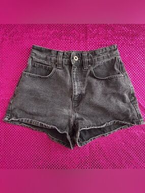 dark gray cotton on daisy duke shorts